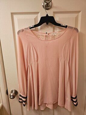 NWOT Double Zero Medium Peach Blouse w / Cuff Detail